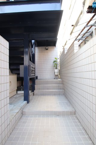 ルミナス町屋のエントランス