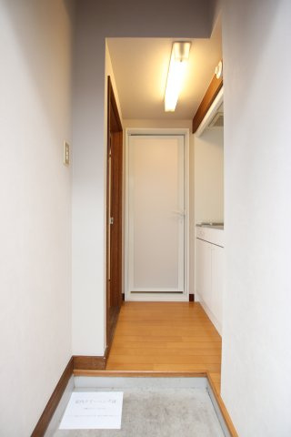 ルミナス町屋の玄関