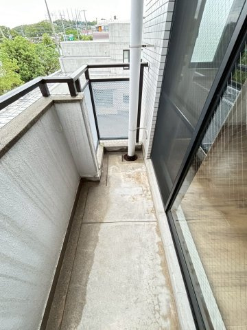 グランドメゾン池上Ⅱのバルコニー|外からの目が気にならないバルコニーで洗濯物が干せます