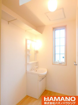 【洗面所】 | サニーヒルズＦ | 明るい洗面所です