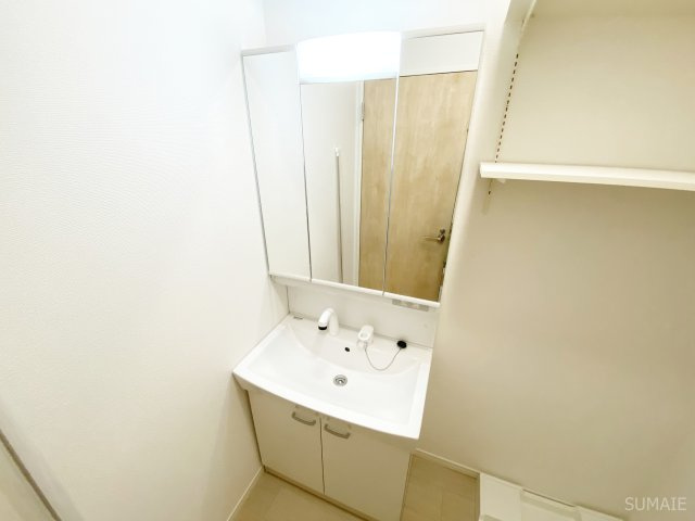 ＭＯＫーＴＥＲＲＡＣＥ西大宮　Ａ棟の洗面所|三面鏡タイプの独立洗面台！