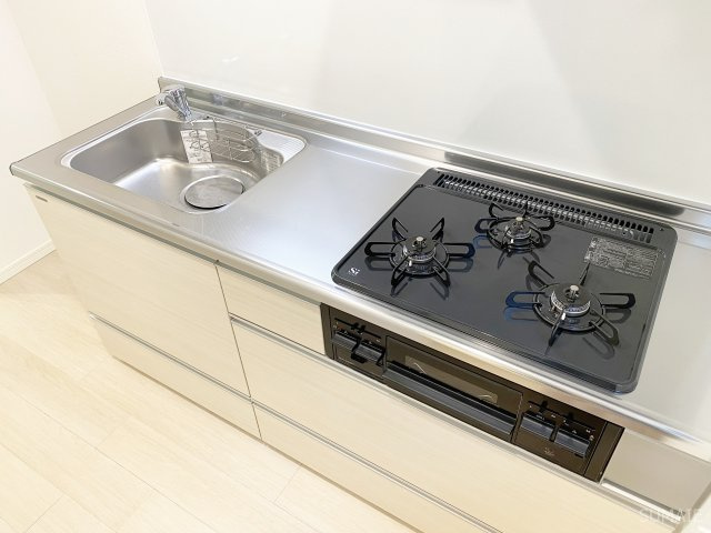 ＭＯＫーＴＥＲＲＡＣＥ西大宮　Ａ棟のキッチン|グリル付きガスコンロです！