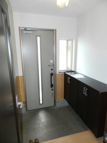 ハイツひとみ２０（左）の玄関