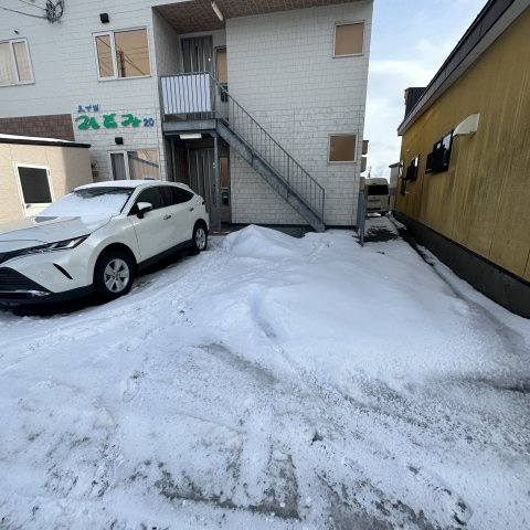 ハイツひとみ２０（左）の駐車場