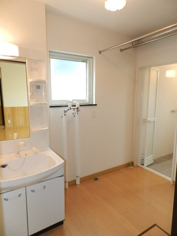 ハイツひとみ２０（左）の洗面所