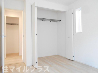 【洋室】 | 福島市松川町新築一戸建て4棟 | 落ち着いた色調の洋室です