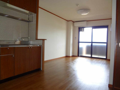 【居間・リビング】 | ルミエール八幡 | ※同建物同型別のお部屋