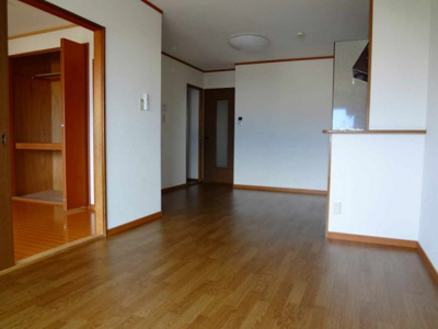 【居間・リビング】 | ルミエール八幡 | ※同建物同型別のお部屋