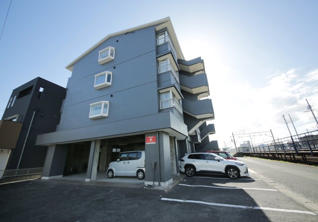 Maison Sakaeの駐車場