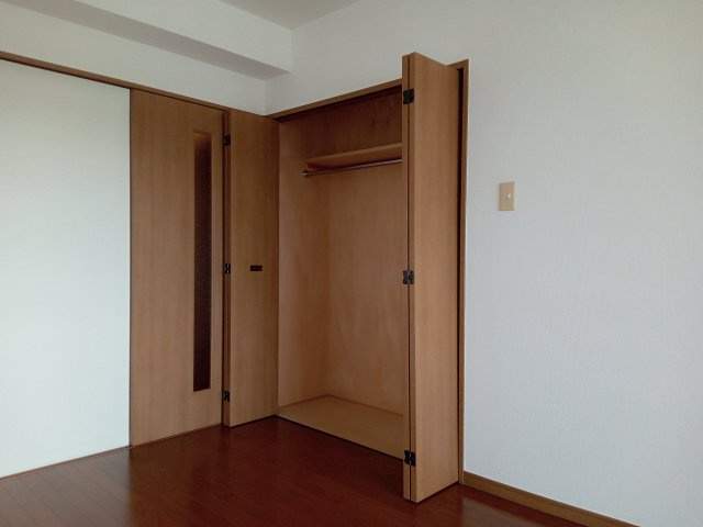 川崎市麻生区上麻生５丁目の賃貸マンションの収納|別部屋参考