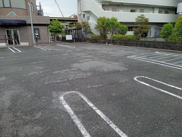 川崎市麻生区上麻生５丁目の賃貸マンションの駐車場