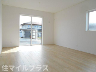 【居間・リビング】 | 福島市松川町新築一戸建て4棟 | ゆったり過ごせるリビングです