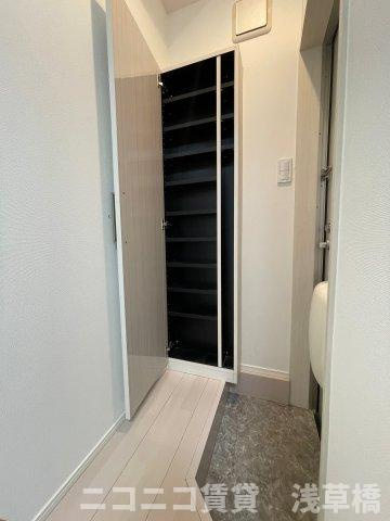 ハーモニーテラス野沢の玄関