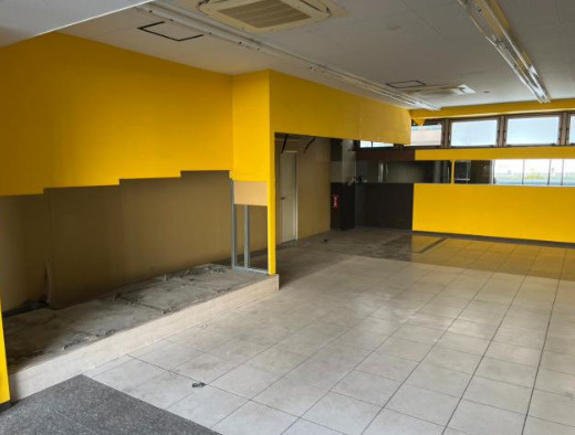 大津市萱野浦の店舗事務所の内装