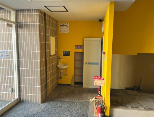大津市萱野浦の店舗事務所の内装