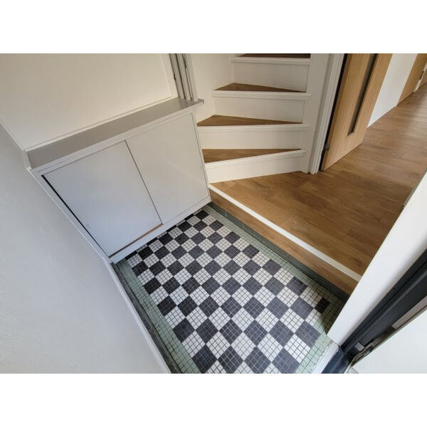 朝霧南町4丁目戸建の玄関