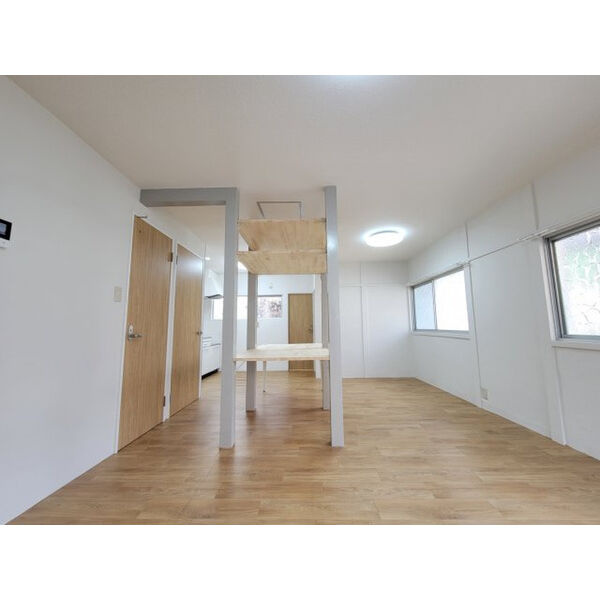 朝霧南町4丁目戸建の居間・リビング