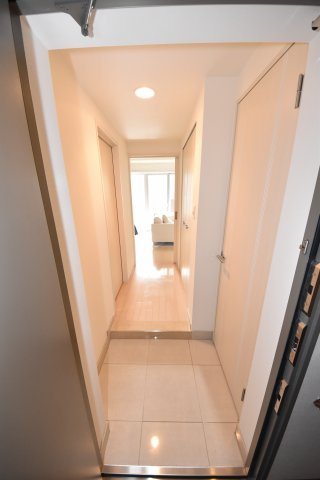 大阪市西区新町１丁目の賃貸マンションの玄関