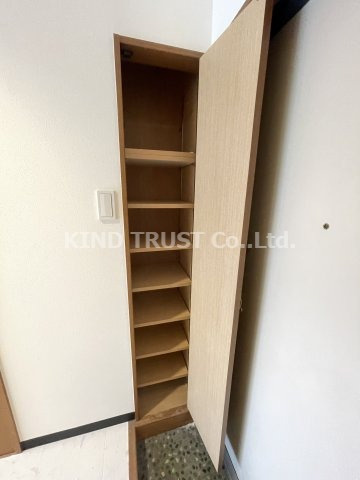 ビガーポリス101扇町の玄関|シューズボックスです