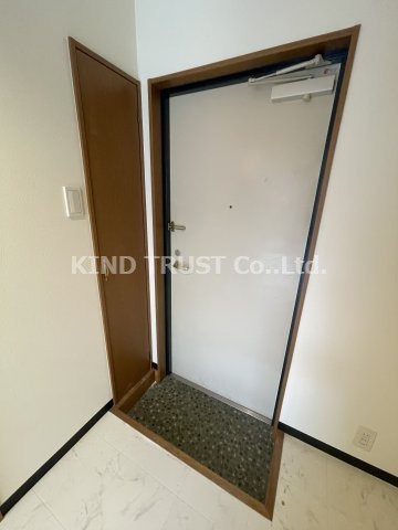 ビガーポリス101扇町の玄関