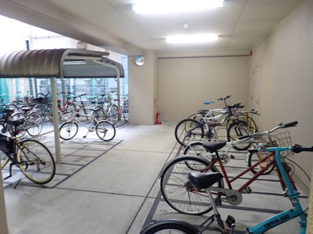 ビガーポリス101扇町のその他共用部分|屋根付き駐輪場です
