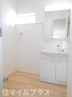 【独立洗面台】 | 福島市松川町新築一戸建て4棟 | 朝の支度にも助かる、独立の洗髪洗面化粧台