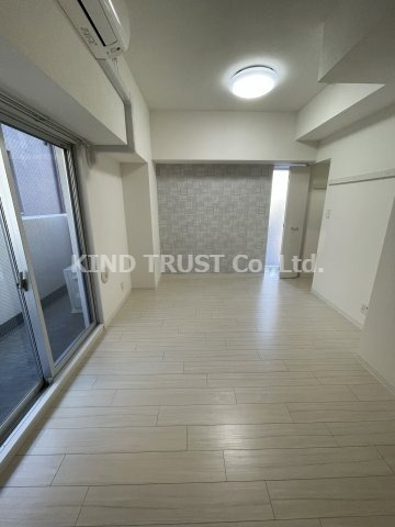 ビガーポリス369天神橋三丁目Ⅱアルチェの居間・リビング|ゆったりとしたリビングです