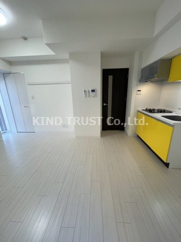 ビガーポリス369天神橋三丁目Ⅱアルチェの居間・リビング|使いやすいリビングです