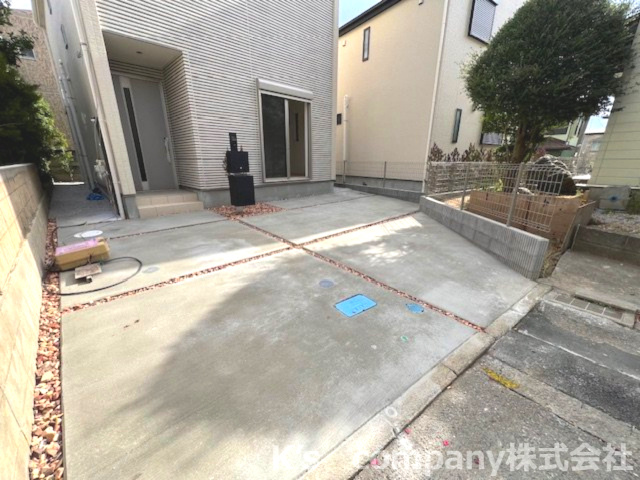 藤沢市辻堂東海岸1丁目　新築戸建　1号棟の駐車場|ゆとりある駐車スペース☆