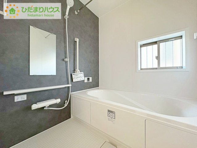 ひたちなか市牛久保2丁目　新築戸建　B号棟の浴室|今日も１日お疲れさまでした。広いお風呂で疲れを癒してください、、、♡