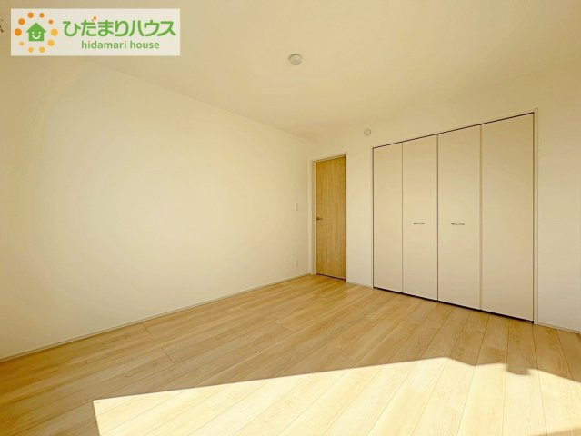 ひたちなか市牛久保2丁目　新築戸建　B号棟の寝室|大きなベッドを置いても余裕の広さの主寝室♪♪