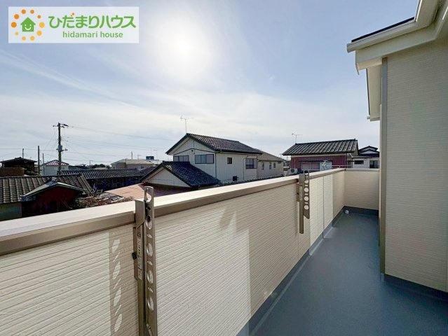 ひたちなか市牛久保2丁目　新築戸建　B号棟のバルコニー|広々としたバルコニー。お洗濯物もぜーんぶ干せちゃいます！！