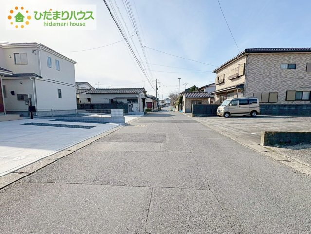 ひたちなか市牛久保2丁目　新築戸建　B号棟の前面道路含む現地写真|広々前面道路！車の出入りもラクラクできちゃいます(^^♪