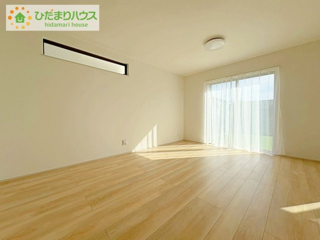ひたちなか市牛久保2丁目　新築戸建　B号棟の居間・リビング|早くお仕事を終わらせて、家に帰りたくなるようなリビングです(^^♪