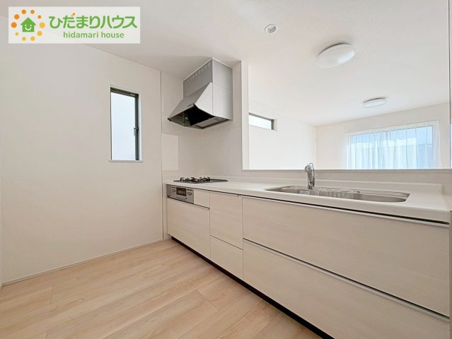 ひたちなか市牛久保2丁目　新築戸建　B号棟のキッチン|家族と会話しながら料理できるオープンカウンター♪