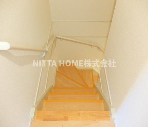 フレーシュの内装|手すり付きの階段も便利です(^^)