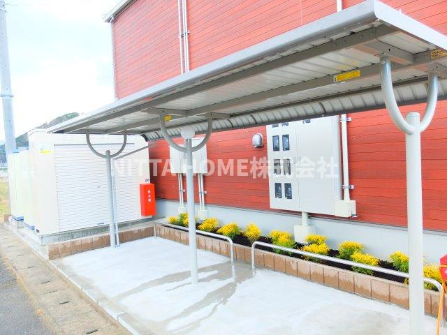 フレーシュのその他共用部分|屋根付きの駐輪場は無料で使用できます＊