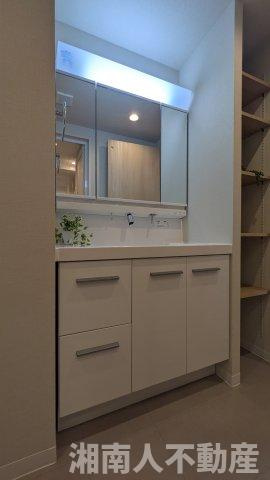 シーサイド片瀬江ノ島の独立洗面台|独立洗面台あり、毎朝おしゃれに忙しい女性の方におすすめです