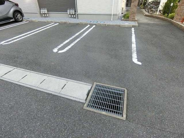 メゾンジャストＢの駐車場