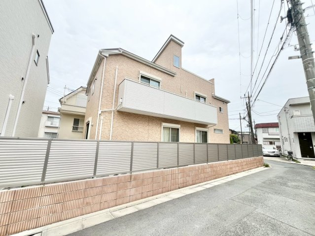 中野区若宮2丁目　中古戸建の前面道路含む現地写真|南側道路に付き、陽当り良好！
2025.10.09撮影

ご内見希望・資料請求などお気軽にお問い合わせ下さい！
03-5990-5201