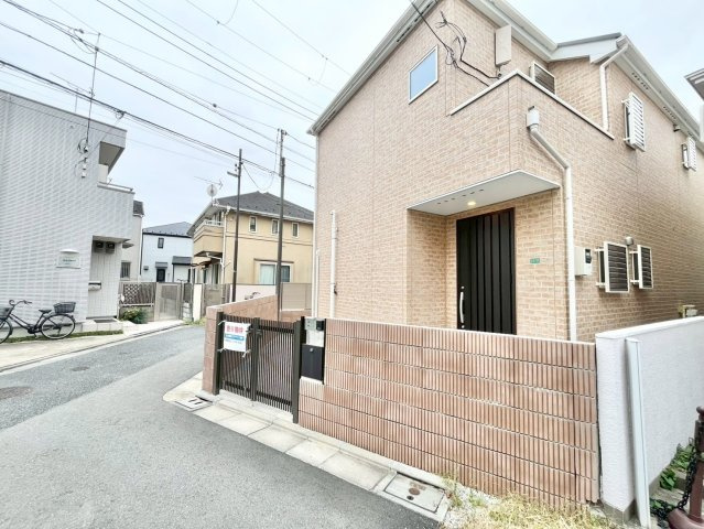 中野区若宮2丁目　中古戸建の外観|清潔感のあるシンプルな外観が特徴の邸宅。
2025.10.09撮影

ご内見希望・資料請求などお気軽にお問い合わせ下さい！
03-5990-5201