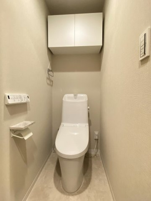 【トイレ】 | コンフォート入谷 | ～収納付きトイレ写真～