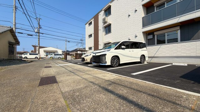 D-Crinum 若葉町の駐車場