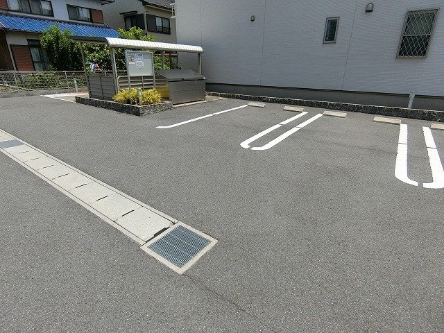 サンリット青柳Ｄの駐車場