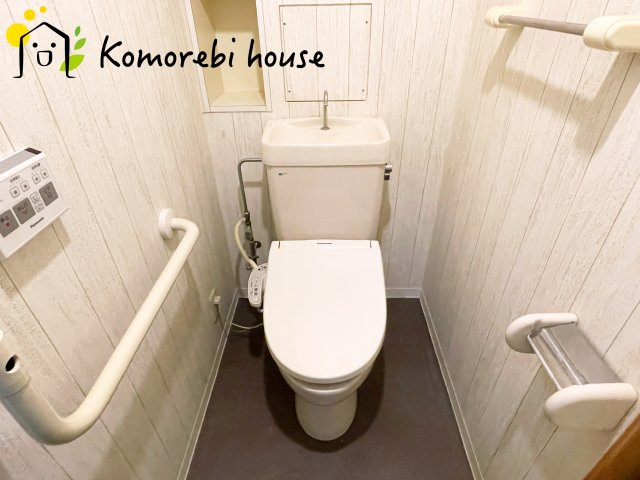 藤和シティコープ伊奈のトイレ|落ち着いた色調のトイレです