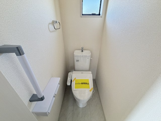 第3富士見町時沢　新築戸建　1号棟のトイレ|2階トイレです。清潔感のある白を基調としています。