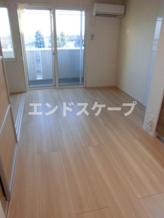 カーサ丸山の居間・リビング|高崎、前橋エリアのお部屋探しはエンドスケープまで！お客様の理想お聞かせ下さい♪