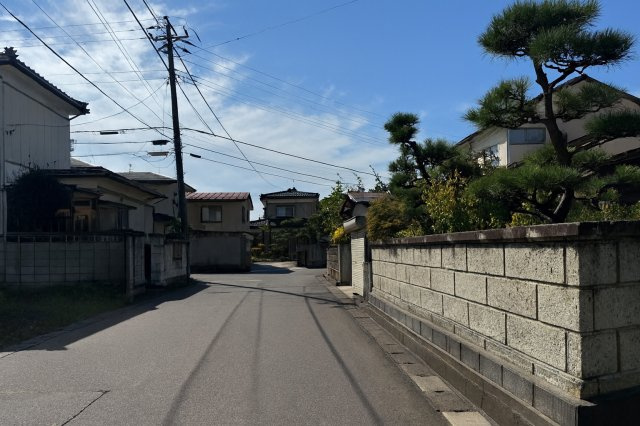 中央区山二ツ2丁目　土地の前面道路含む現地写真