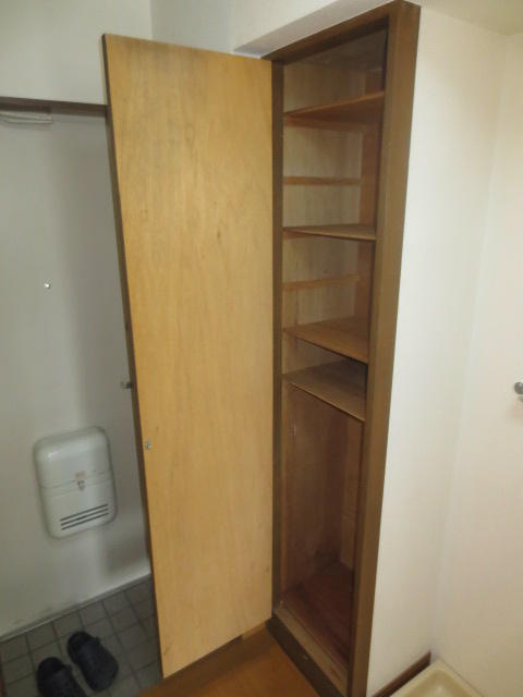 西山ハイツの収納