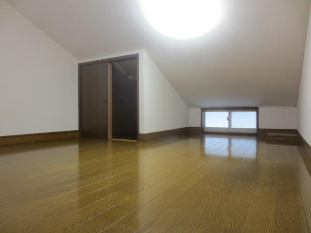 西山ハイツの寝室|広いロフト付